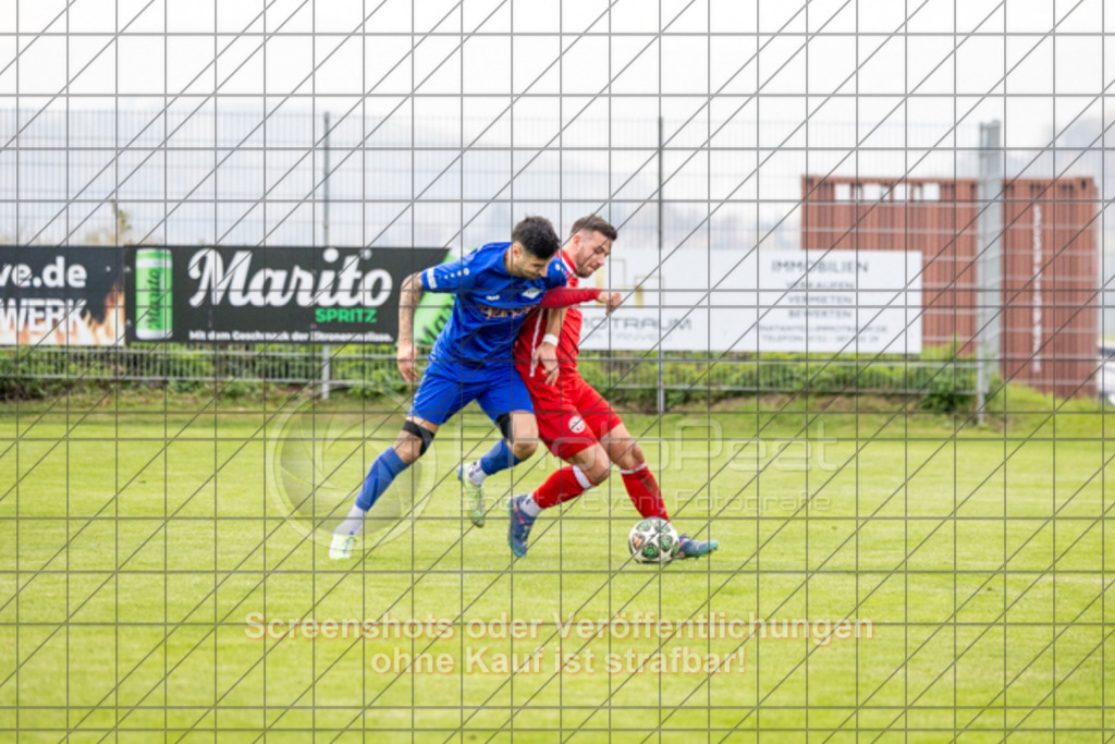20251019_164632_0236 | #,FV Vorwärts Faurndau (rot) vs. TSV RSK Esslingen (blau), Fußball, Bezirksliga - Bezirk Neckar/Fils, 09. Spieltag, Saison 2025/2026, Rasenplatz, Im Dittlau 2, 73035 Göppingen, 19.10.2025 - 15:30 Uhr,Foto: PhotoPeet-Sportfotografie/Peter Harich