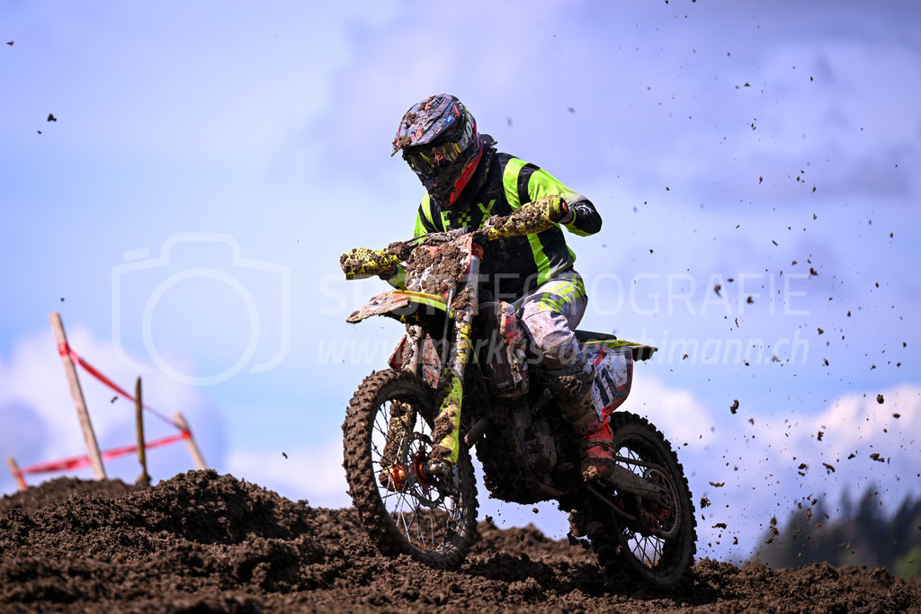 Motocross Schlatt bei Winterthur - 29. April 2023 | #11 Zbinden Cedric aus Wengi (CH) auf KTM in der Kategorie MX2 am Motocross Schlatt bei Winterthur, 29. April 2023.
Instagram: @mx_schlatt | @mc_wila | @sam_schweiz
Bild: Sportfotografie Markus Aeschimann | www.markus-aeschimann.ch - Realisiert mit Pictrs.com