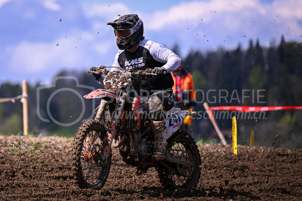 Motocross Schlatt bei Winterthur - 29. April 2023 | #247 Oswald Dennis aus Greifensee (CH) auf KTM in der Kategorie MX2 am Motocross Schlatt bei Winterthur, 29. April 2023.
Instagram: @mx_schlatt | @mc_wila | @sam_schweiz
Bild: Sportfotografie Markus Aeschimann | www.markus-aeschimann.ch - Realisiert mit Pictrs.com