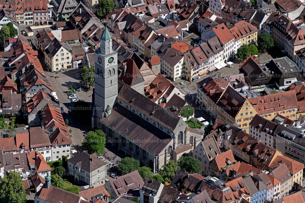 4031998 | ÜBERLINGEN 12.06.2020 Kirchengebäude des Münster " St.-Nikolaus-Münster " an der Münsterstraße in Überlingen am Bodensee im Bundesland Baden-Württemberg, Deutschland. Weiterführende Informationen bei: Seelsorgeeinheit Überlingen,  Überlingen Marketing und Tourismus GmbH. // Church building of the cathedral of " St.-Nikolaus-Muenster " on street Muensterstrasse in Ueberlingen at Bodensee in the state Baden-Wuerttemberg, Germany. Further information at: Seelsorgeeinheit Ueberlingen,  Ueberlingen Marketing und Tourismus GmbH. Foto: Gerhard Launer