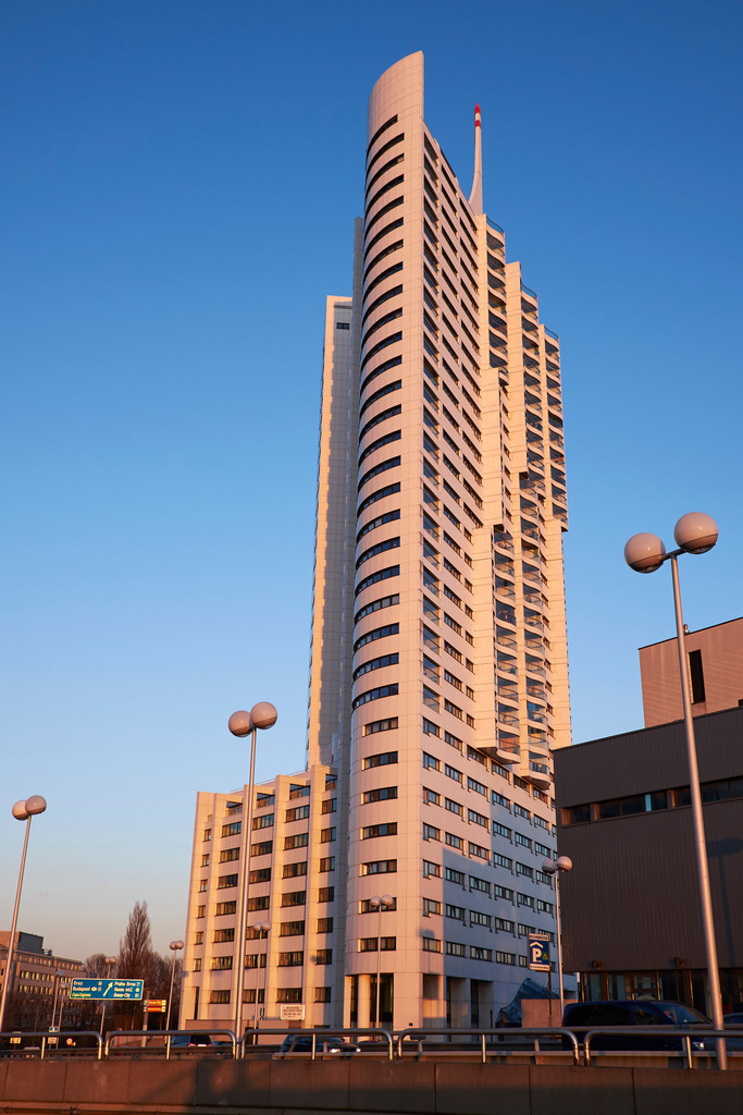 Hochhaus Neue Donau | Wien, Austria - March 01, 2015: Hochhaus Neue Donau. - Realisiert mit Pictrs.com