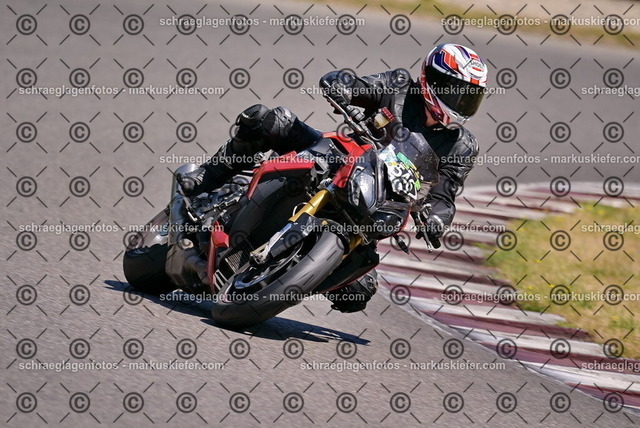 26bt04-1244 | markuskiefer.com - Realisiert mit Pictrs.com