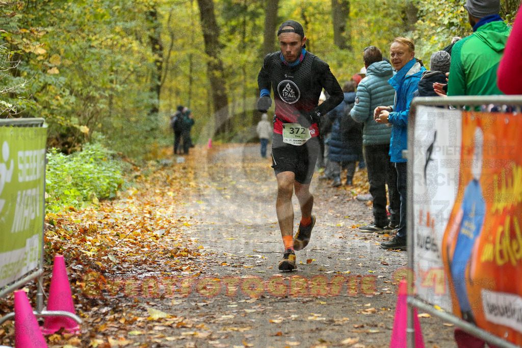 251026_1218_EX1_0071 | Sportfotografie im Rhein-Sieg Kreis, Köln, Bonn, NRW, Rheinland Pfalz, Hessen, etc. Unser Tätigkeitsfeld umfasst den Laufsport vom Volkslauf über den Marathon, Duathlon, Triathon bis zum Ultralauf wie Kölnpfad Ultra oder Schindertrail.