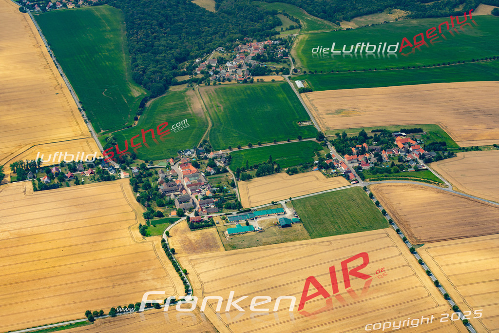 Aktuelles Luftbild von Crölpa-Löbschütz Naumburg - Die Luftaufnahme wurde 2022 mittels UL-Flugzeug erstellt ( keine Drohne ) - hochauflösende Kamera-Systeme von  Canon -Beste Qualität - Für grossformatige Ausdrucke geeignet. Die Geschenkidee !