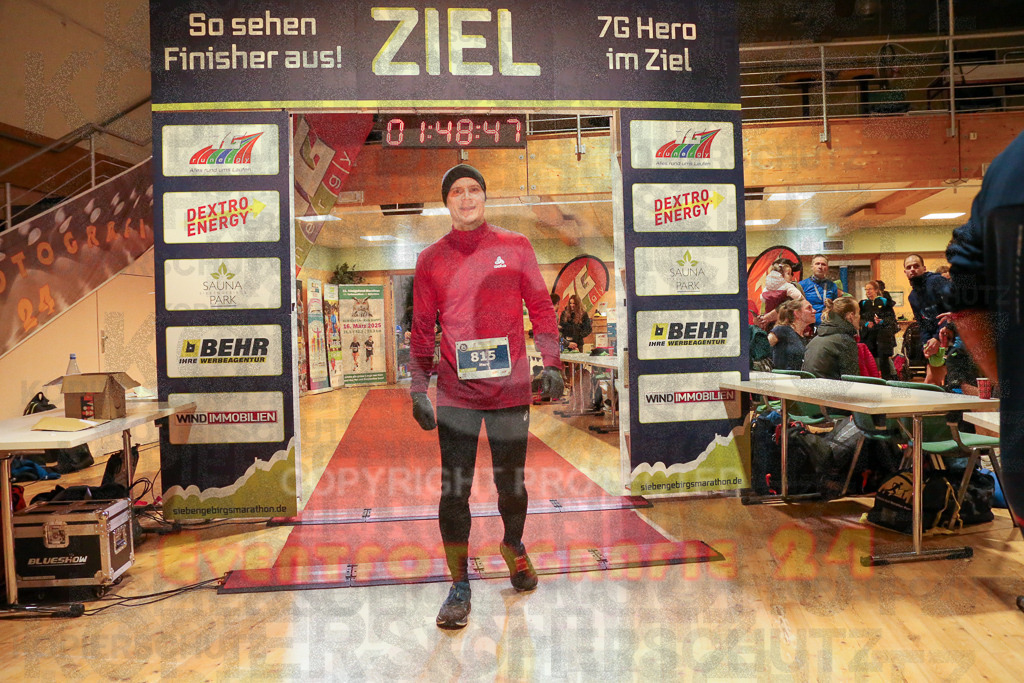 241208_1114_EX1_4622 | Sportfotografie im Rhein-Sieg Kreis, Köln, Bonn, NRW, Rheinland Pfalz, Hessen, etc. Unser Tätigkeitsfeld umfasst den Laufsport vom Volkslauf über den Marathon, Duathlon, Triathon bis zum Ultralauf wie Kölnpfad Ultra oder Schindertrail.