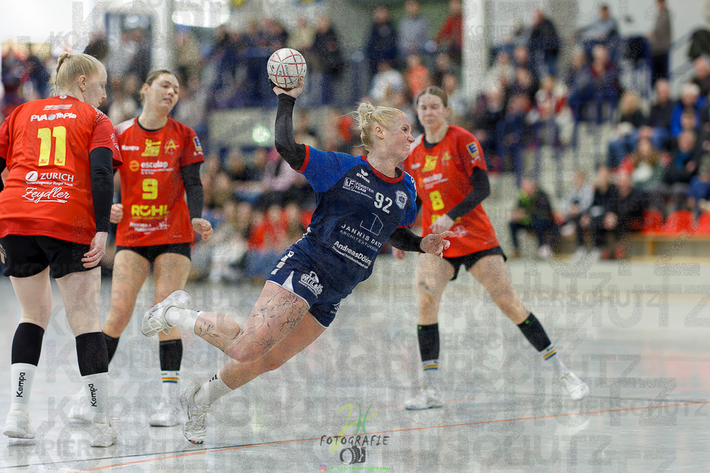 Frauen Regionalliga (HHV); HSG Wettenberg - TV Hüttenberg | Frauen Regionalliga (HHV); HSG Wettenberg - TV Hüttenberg am 06.12.2025 in Launsbach (Wettenberg) (Halle GS Launsbach (Wettenberg))Photo © 2025 - Jörg Heinrich - Realisiert mit Pictrs.com