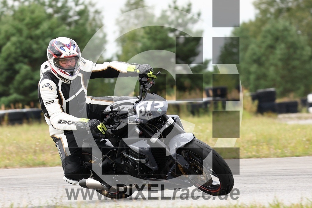 0675-20240803_02767 | Schöne Erinnerungen an spannende Momente - das festzuhalten ist unser Job. PIXELrace.de ist seit 2003 auf den Rennstrecken Europas unterwegs um die Action draußen beim Fahren und die wunderbare Stimmung imm Fahrerlager für euch einzufangen.