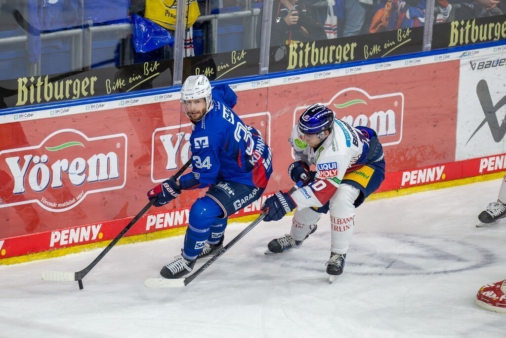 DEL, Deutsche Eishockey Liga Saison 2024/25, Playoff-Halbfinale, Spiel 2: Adler Mannheim gegen Eisbären Berlin***Am Puck: Tom Kühnhackl (34, Mannheim) | DEL, Deutsche Eishockey Liga Saison 2024/25, Playoff-Halbfinale, Spiel 2: Adler Mannheim gegen Eisbären Berlin***Am Puck: Tom Kühnhackl (34, Mannheim) - Realisiert mit Pictrs.com