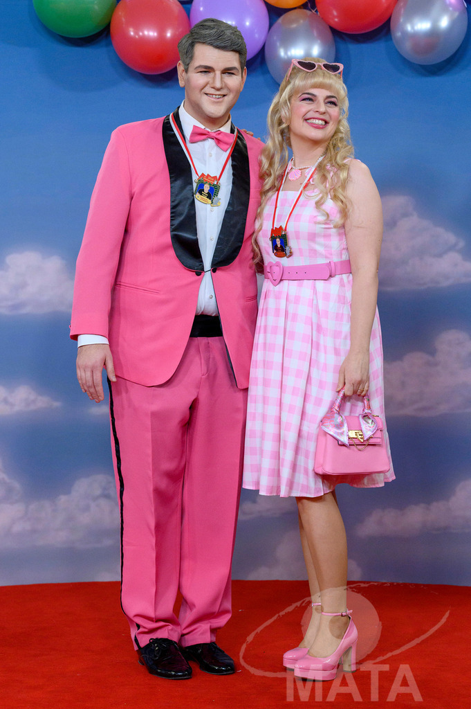 _DWA1750 | Politikerin Katharina Schulze (Grüne) mit ihrem Stellvertreter Johannes Becher (links) bei der TV-Sendung Fastnacht in Franken 2024. Veitshöchheim, 02.02.2024 Bayern Deutschland - Realisiert mit Pictrs.com