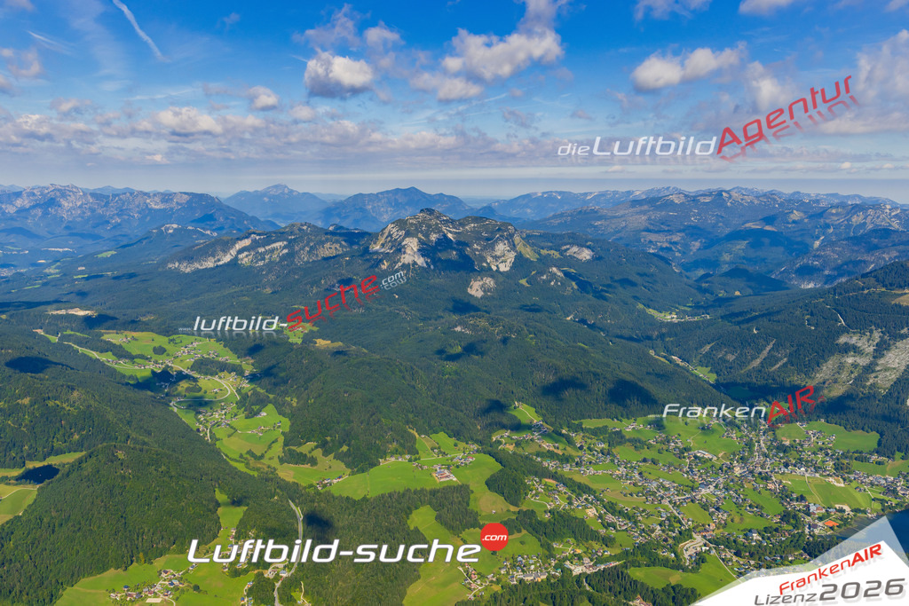Luftaufnahme der Stadt Altaussee - Die Luftaufnahme wurde 2025 vom UL-Flugzeug heraus erstellt ( keine Drohne ) - Hochauflösende Luftaufnahme - für professionelle Ausdrucke geeignet. Die Geschenkidee !Mit Lizenz und Bildrechte bestellbar