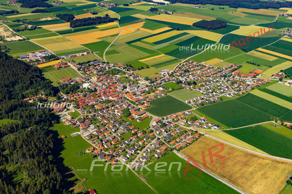 Aktuelles Luftbild von  Palling - Die Luftaufnahme wurde 2022 mittels UL-Flugzeug erstellt ( keine Drohne ) - hochauflösende Kamera-Systeme von  Canon -Beste Qualität - Für grossformatige Ausdrucke geeignet. Die Geschenkidee !