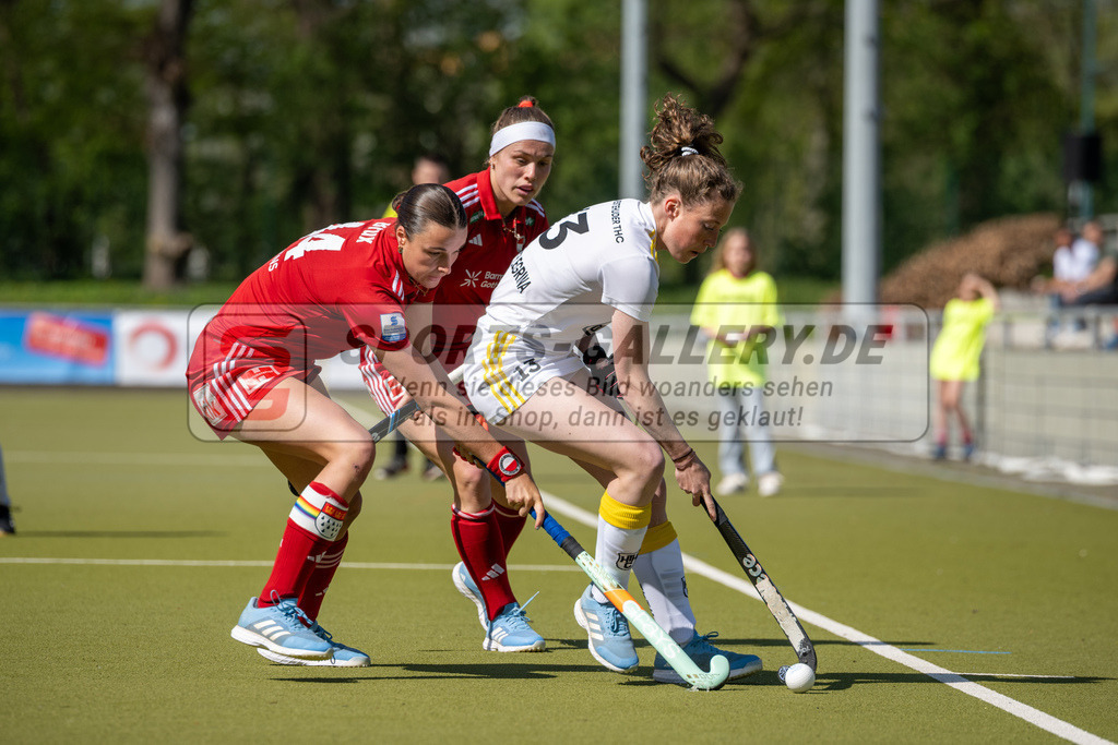 SFE_20250412_0031 | Köln, Deutschland, 12.04.2025:  Hockey 1. Bundesliga Damen Rot-Weiss Köln - Harvestehuder THC im KTHC Stadion Rot-Weiss Köln Tennis and Hockey Club am 12.04.2025 in Köln, Deutschland. (Foto von Stephan Fehrmann)Köln, Germany, 12.04.2025: Hockey 1. Bundesliga Damen Rot-Weiss Köln - Harvestehuder THC in KTHC Stadion Rot-Weiss Köln Tennis and Hockey Club at 12.04.2025 in Köln, Deutschland. (Foto from Stephan Fehrmann)