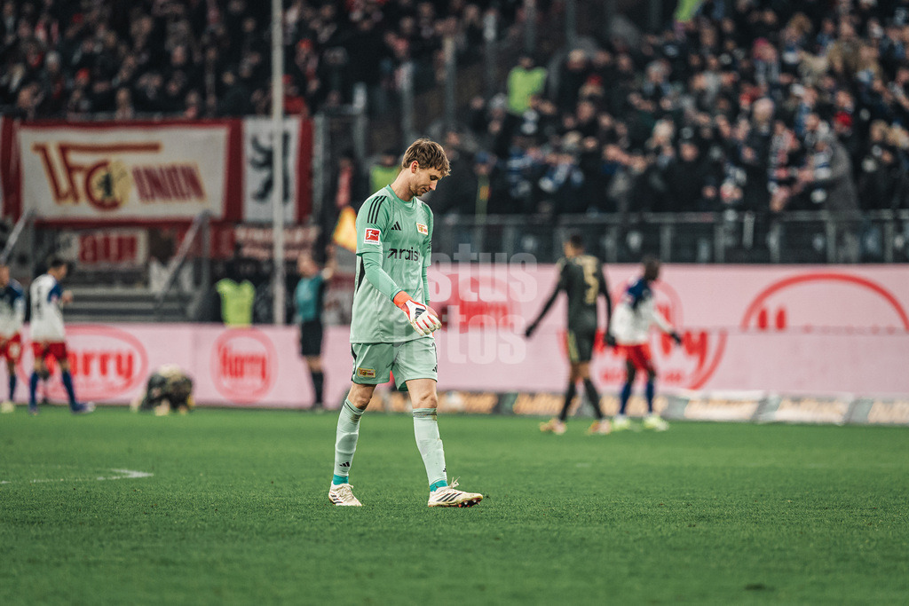 Fußball | Männer | Saison 2025/2026 | 1. Fußball-Bundesliga | 22. Spieltag | Hamburger SV vs. 1. FC Union Berlin | 14.02.2026 | Frederik Ronnow (#1, 1. FC Union Berlin) enttäuscht