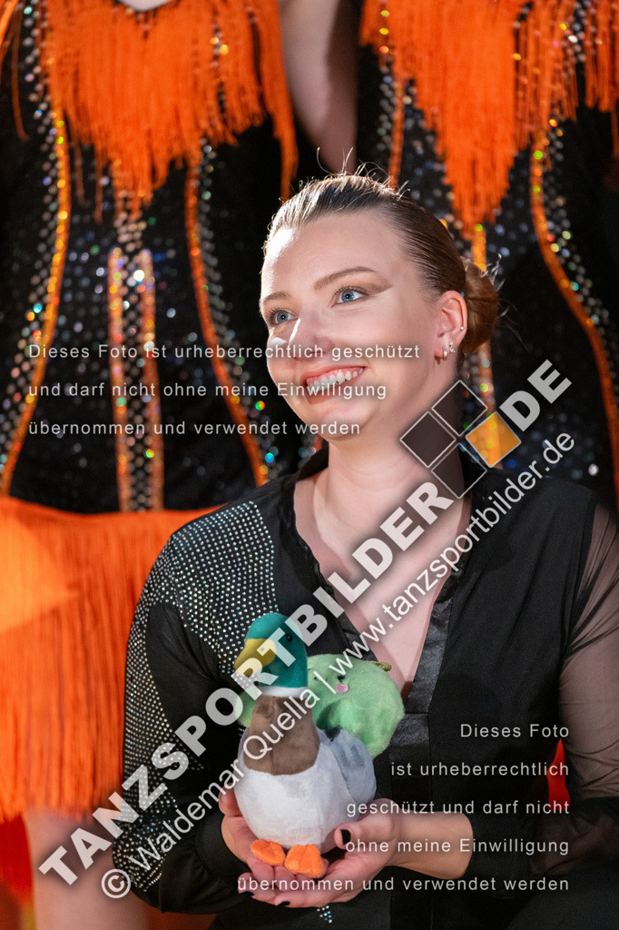 20250503-01202 | Hier finden Sie Tanz Bilder vom Latein und Standard Formationen tanzen. Sportbilder vom Tanzsport. Schöne Fotos und von Weltmeisterschaft, Europameisterschaft, Bundesliga, Regionalliga, Oberliga und Landesliga sowie von GOC Stuttgart, DanceComp, WM Bremen