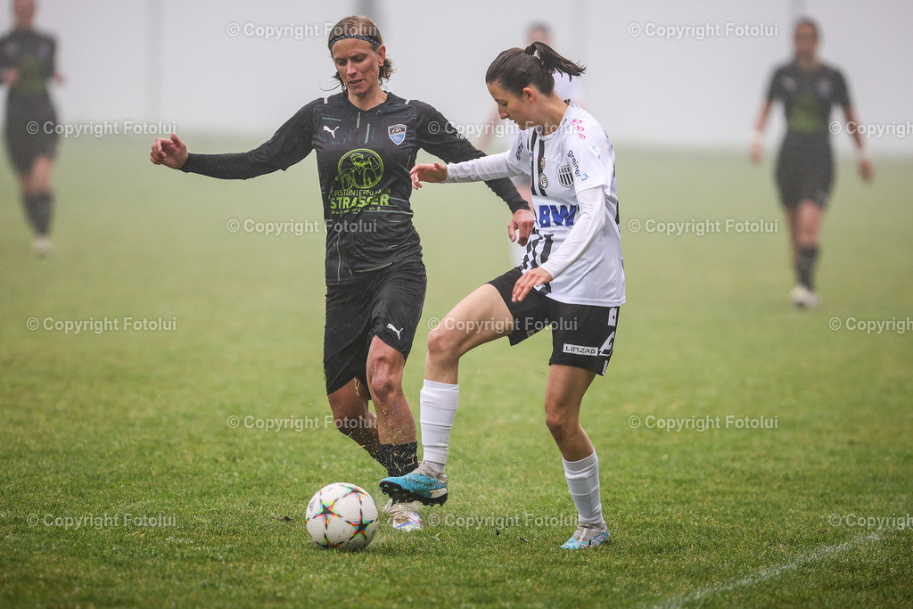 A-BINDER_20240601_0058 | St.Stefan,AUSTRIA,01.June.24 - SOCCER - Zaunergroup OOE Ladies Cuo, LASK vs FCPS. Image shows Carina Kaltenboeck (Kematen) and Lisa Mair (LASK).Photo: Sportmediapics.com/ Manfred Binder