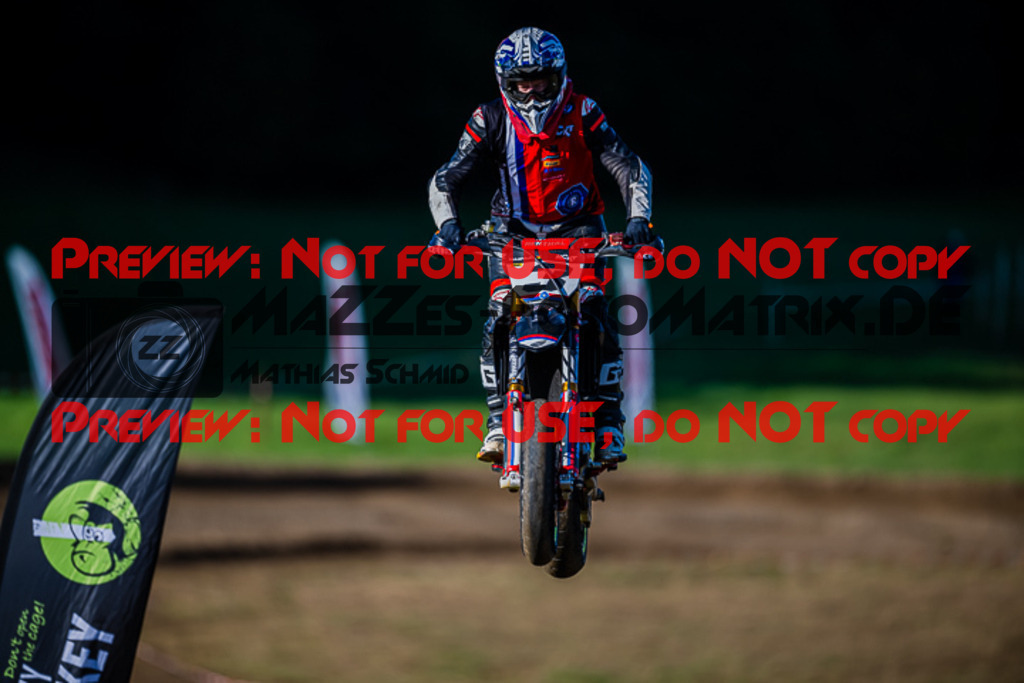 MaZZes_FotoMatrix_220903_8823 | UE40