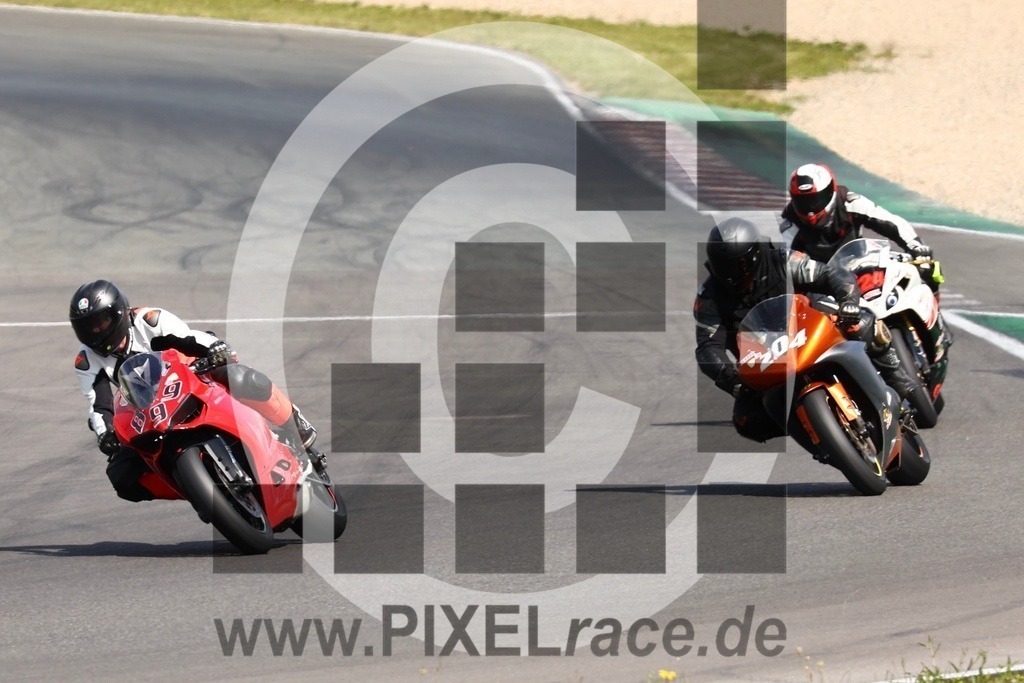 0899-20240610_10689 | Schöne Erinnerungen an spannende Momente - das festzuhalten ist unser Job. PIXELrace.de ist seit 2003 auf den Rennstrecken Europas unterwegs um die Action draußen beim Fahren und die wunderbare Stimmung imm Fahrerlager für euch einzufangen.