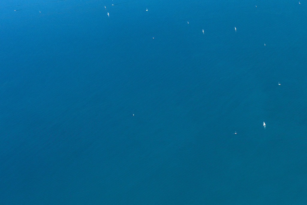 dr__0059124.jpg | LINDAU (BODENSEE) 20.08.2020 Segelschiff mit weißen Segeln in Fahrt auf dem Bodensee in Lindau (Bodensee) im Bundesland Bayern, Deutschland. // Sailboat under way on Bodensee in Lindau (Bodensee) in the state Bavaria, Germany. Foto: Daniel Reiter