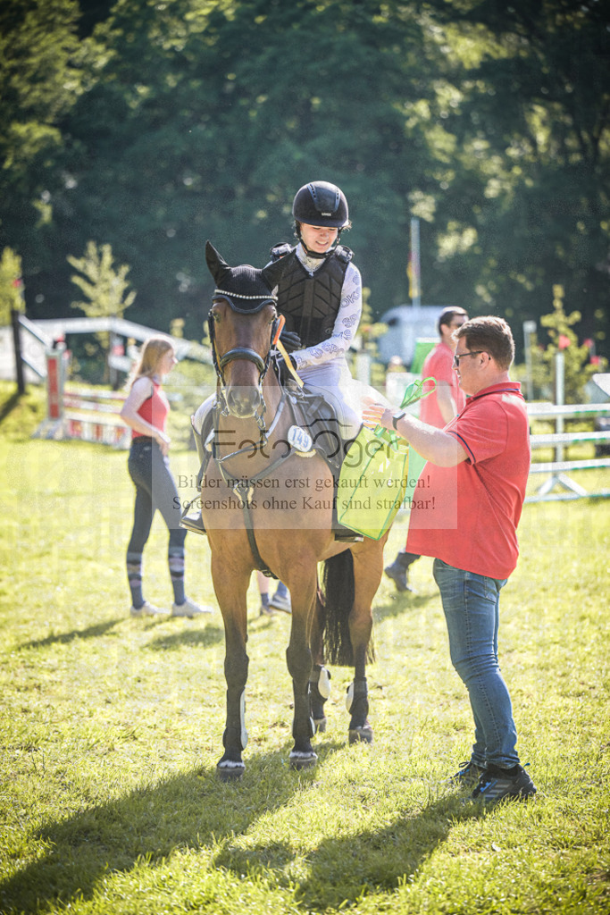 DOS_1446 | Entdecke hochwertige Reitturnierfotos von Foto Oger. Professionell, emotional und authentisch – jetzt Lieblingsmomente im Shop bestellen.Deutschlandweite Turnierfotografie. - Realisiert mit Pictrs.com