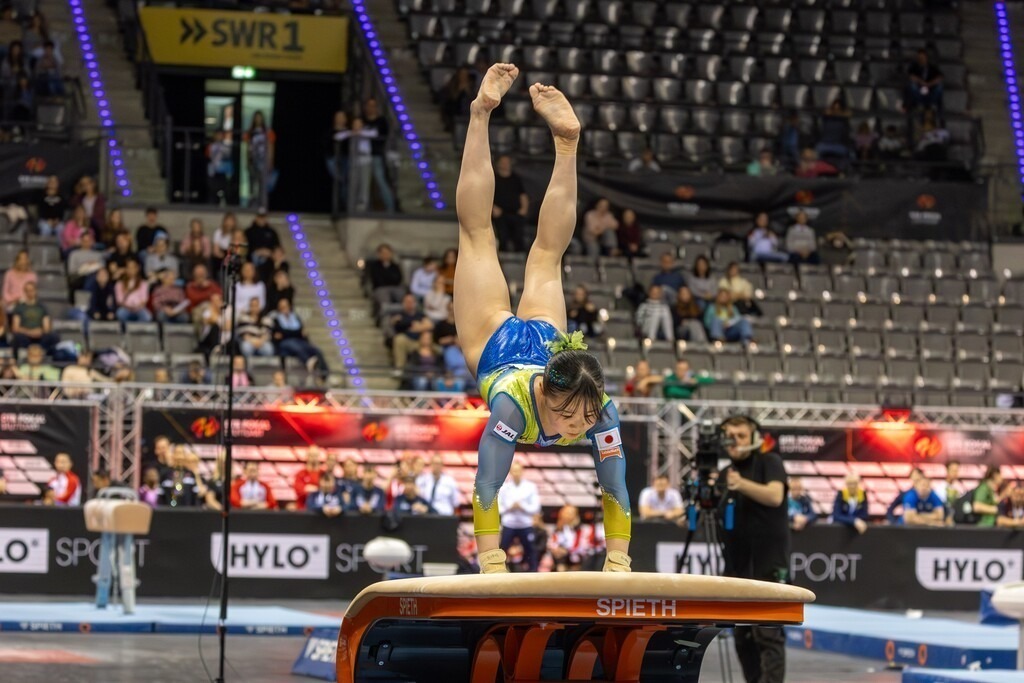 Stuttgart: DTB-Pokal 2026, Gerätfinals | Stuttgart: DTB-Pokal 2026, Gerätfinals***Hikari Iwase (Japan) am Sprung - Realisiert mit Pictrs.com