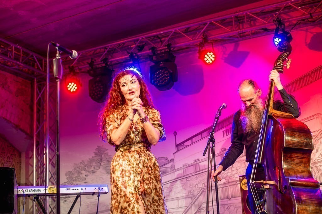 Maria Markesini Konzert | Maria Markesini meets Klazz Brothers im Forte Belvedere Leisnig zum Festival Hallo Leisnig 2022. - Realisiert mit Pictrs.com