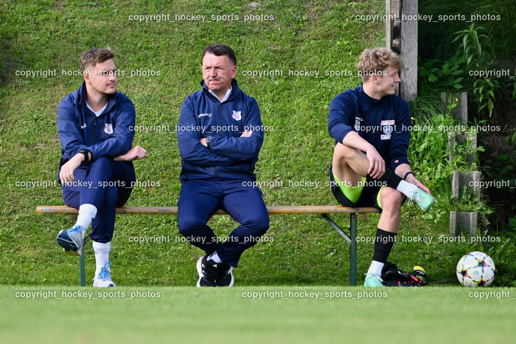 FC ASKÖ Gmünd vs. Union Matrei  | Spielerbank Union Matrei, Asisstentcoach Union Matrei Christoph Bernsteiner, Headcoach Matrei Harald Panzl, #29 Raphael Bstieler Steiner Matrei,  FC ASKÖ Gmünd vs. Union Matrei , FC ASKÖ Gmünd vs. Union Matrei  am 21.09.2024 in Gmünd (Sportplatz Gmünd), Austria, (Photo by Bernd Stefan)