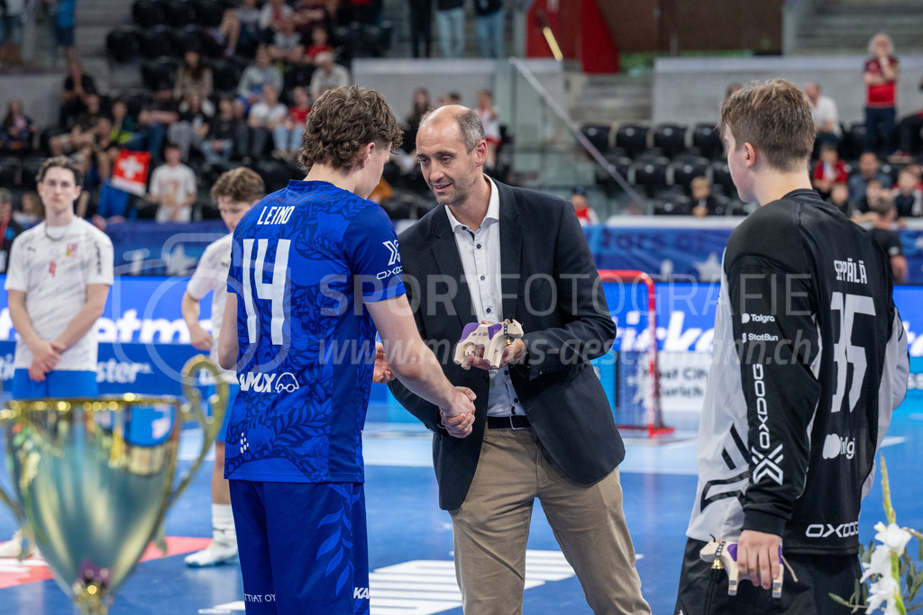 2025 Men's U19 WFC - Finland v Czechia | Ilmo Leino (#14, Finland) being elected into the all start team during 2025 Men's U19 WFC, Switzerland: 04.05.2025, Zürich, Swiss Life Arena.Event page: <a href="https://www.u19wfc2025.ch/">www.u19wfc2025.ch</a>Credit: Markus Aeschimann, <a href="https://markus-aeschimann.ch">markus-aeschimann.ch</a>Instagram: <a href="https://instagram.com/sportfotografie.aeschimann">@sportfotografie.aeschimann</a> - Realisiert mit Pictrs.com