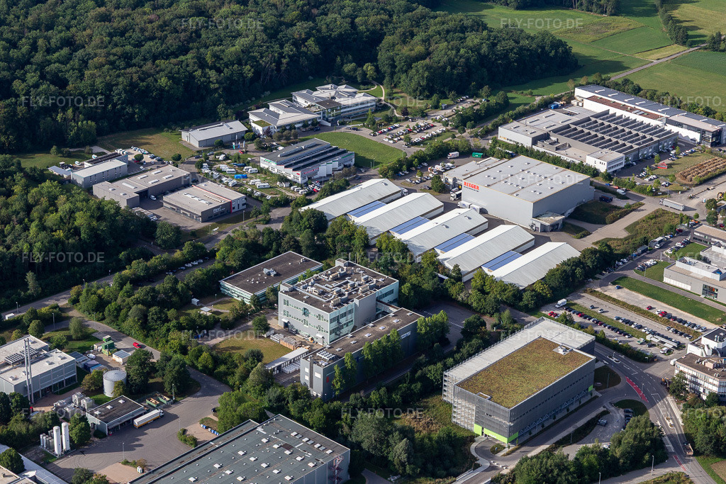 Luftbild: Industrie- und Gewerbegebiet mitAkzo Nobel Powder Coatings GmbH, R.E.T. GmbH und Möbel Rieger Lager Reutlingen im Ortsteil Jettenburg in Kusterdingen im Bundesland Baden-Württemberg in Deutschland. Foto: IMG_008651.jpg vom 27.08.2020 durch Werner Riehm/FLY-FOTO.de