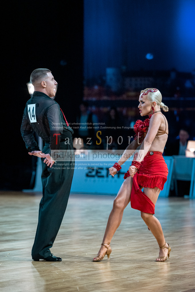 20251212_WDSF_World_Ch_Cup_RS-Lat_1372-2 | Tanzsportbilder, Standardtanz, Lateintanz, WDSF, DTV, LTVB, dancecomp, goc, hessen tanzt, blaues band der spree, walzer, tango, wiener walzer, slowfox, quickstepp, samba, rumba, cha-cha-cha, paso doble. jive, hd-kroft photography, turniertanzsport