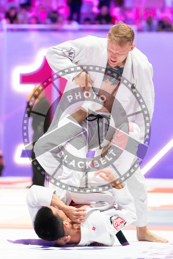 20231109PBB5059 | Fighters compete during the AJP World Professional Championship in the Mubadala Arena in Abu Dhabi, Arab United Emirates, on November 9, 2023.