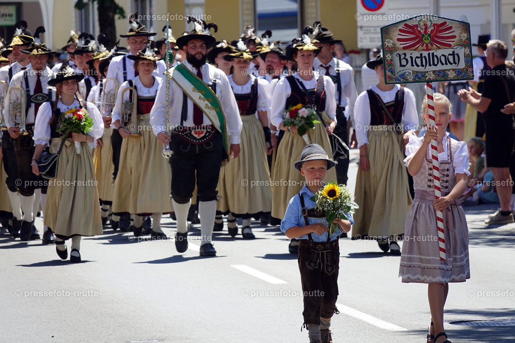 news-2022-Juli17-Musikumzug-Reutte-DSD03080-Bichlbach | Info aus dem Bezirk Reutte/Ausserfern Tirol sowie eine umfangreiche Bilddatenbank über die gesamte Region: Lechtal, Talkessel Reutte, Tannheimertal, Zwischentoren. Lech, Plansee, Zugspitze, Grenztunnel, B179, Fernpassstraße, Verkehr, Lawinen, Tradition, - Realisiert mit Pictrs.com