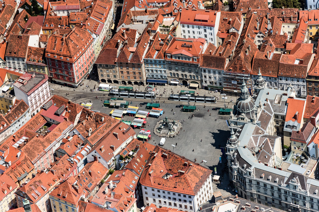 dr__0012109.jpg | GRAZ 20.07.2018 Platz- Ensemble Hauptplatz und Rathaus im Innenstadt- Zentrum in Graz in Steiermark, Österreich. // Ensemble space Hauptplatz and Rathaus in the inner city center in Graz in Steiermark, Austria. Foto: Daniel Reiter