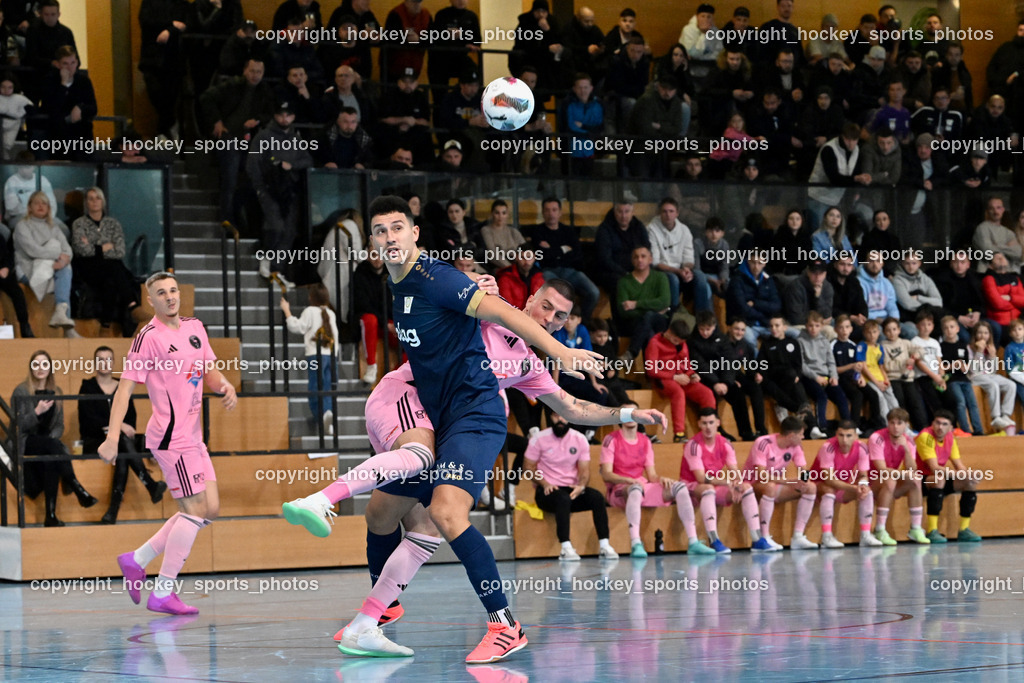 Carinthia Flamengo Futsal Club vs. Futsal Klagenfurt | #11 Saso Kovacevic Futsal Klagenfurt, #24 Zoran Vukovic Carinthia Flamengo, #97 Leon Brisevac Carinthia Flamengo, Carinthia Flamengo Futsal Club vs. Futsal Klagenfurt, Carinthia Flamengo Futsal Club vs. Futsal Klagenfurt am 01.12.2024 in Klagenfurt (Ballspielhalle Viktring), Austria, (Photo by Bernd Stefan)