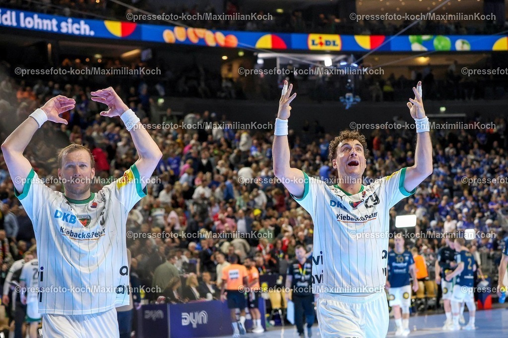 xSSCx19042602018 | 19.04.2026, xsscx, Handball, DHB-Pokal Lidl Final4, Spiel um Platz 3, TBV Lemgo-Lippe - SC Magdeburg, Saison 2025 / 2026 Herren, Lanxess Arena, Köln: Max Darj (Füchse Berlin #05) und Lukas Herburger (Füchse Berlin #29) feuern die Fans an Photo: xSandraxScherningxPressefotoKochx