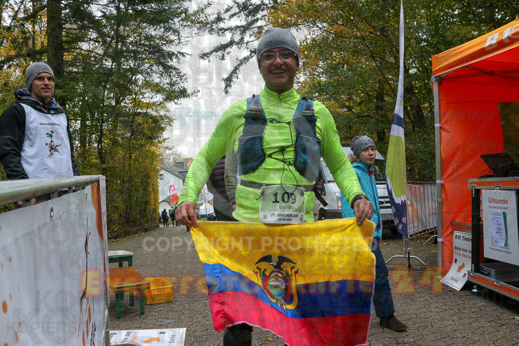 251026_1348_EX1_3987 | Sportfotografie im Rhein-Sieg Kreis, Köln, Bonn, NRW, Rheinland Pfalz, Hessen, etc. Unser Tätigkeitsfeld umfasst den Laufsport vom Volkslauf über den Marathon, Duathlon, Triathon bis zum Ultralauf wie Kölnpfad Ultra oder Schindertrail.