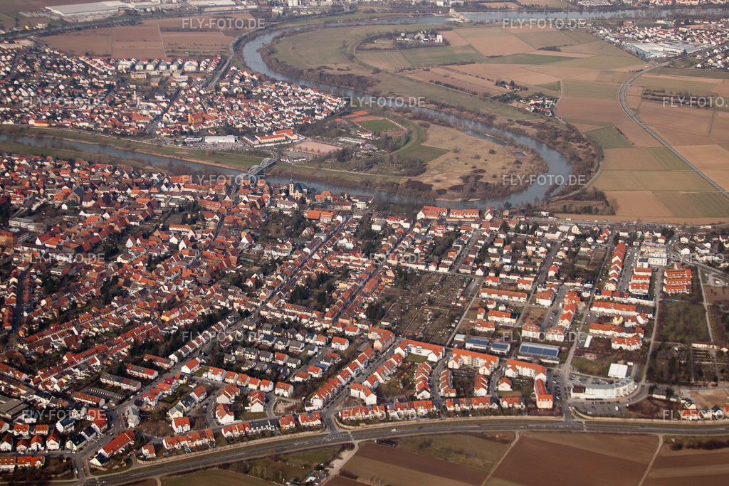 Ortsansicht | Luftbild: Ortsansicht im Ortsteil Seckenheim in Mannheim im Bundesland Baden-Württemberg in Deutschland. Foto: IMG_24989.jpg vom 18.03.2010 durch Werner Riehm/FLY-FOTO.de - Realisiert mit Pictrs.com