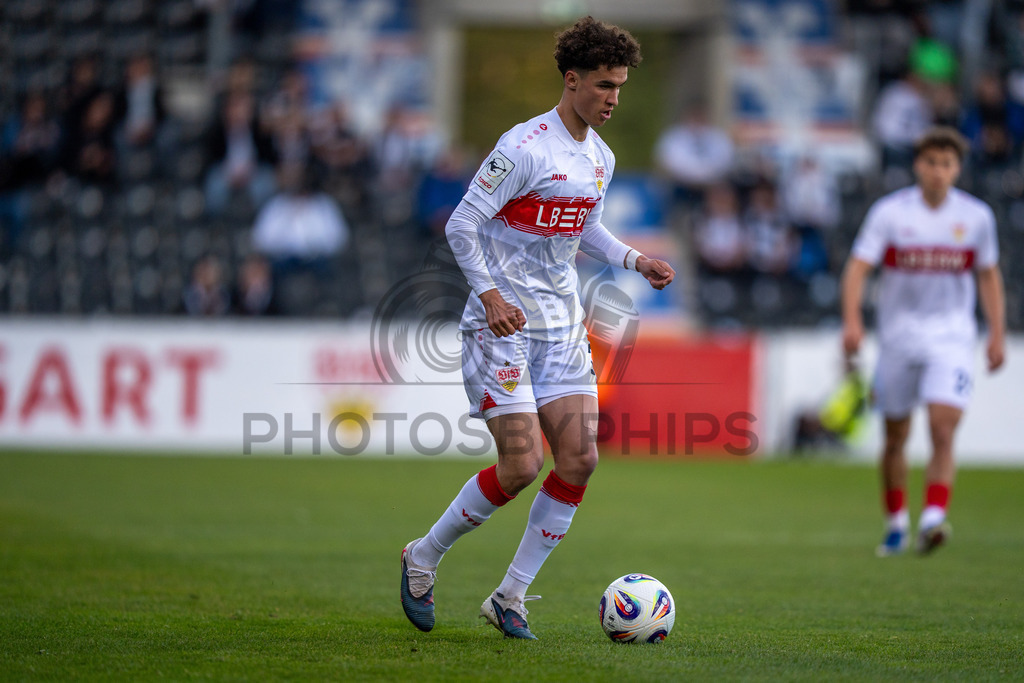 VfB Stuttgart II vs. SSV Ulm 1846 Fussball, Fussball, 3. Liga, 32. Spieltag, 08.04.2026 | Noah Darvich (VfB Stuttgart II, #31),VfB Stuttgart II vs. SSV Ulm 1846 Fussball, Fussball, 3. Liga, 32. Spieltag, 08.04.2026DFB regulations prohibit any use of photographs as image sequences and/or quasi-video