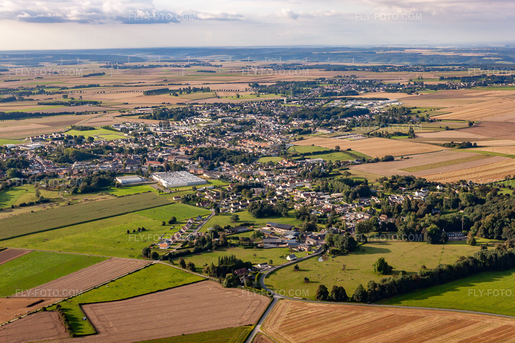 Aerial view: View of the town in Bourseville in the state Somme, France. – Photo: IMG_71002.jpg taken on 08/24/2014 by Werner Riehm/FLY-FOTO.com – Resolution of the original: 4752 x 3168 px