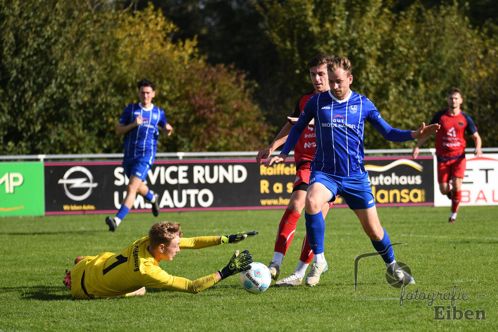 FC Rastede-GVO Oldenburg | Herren Bezirksliga 2; FC Rastede (blau)-GVO Oldenburg (rot) am 29.09.2024; in Rastede (Sportanlage Köttersweg), Photo: Philip Eiben 2024 - Realisiert mit Pictrs.com