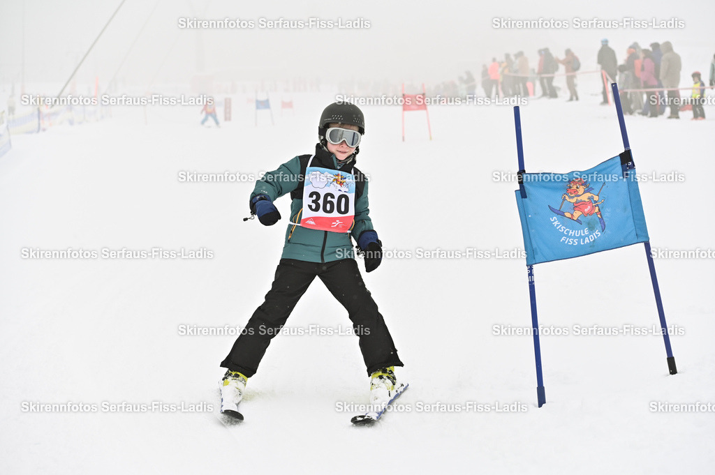 SRF_20.02.2026_0073 | Skirennfotos,Serfaus,Fiss,Ladis,Kinderskirennen,Winter,Tirol,Oberland,skirace,SFL,feelfree,weil wir's genießen,ski,Ski,skifahren,Sonnenplateau, - Realisiert mit Pictrs.com