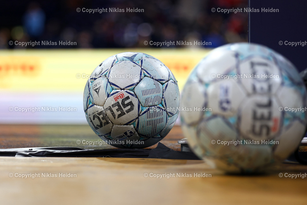 NH_HSVHamburg_FüchseBerlin_HandballBundesliga_23122025 | Spielball in der Daikin Handball-Bundesliga.Handball I Herren I Bundesliga (Daikin HBL) I Saison 2025-2026 I 24. Spieltag I Handball Sport Verein Hamburg - Füchse Berlin I 23.12.2025 I Barclays Arena
