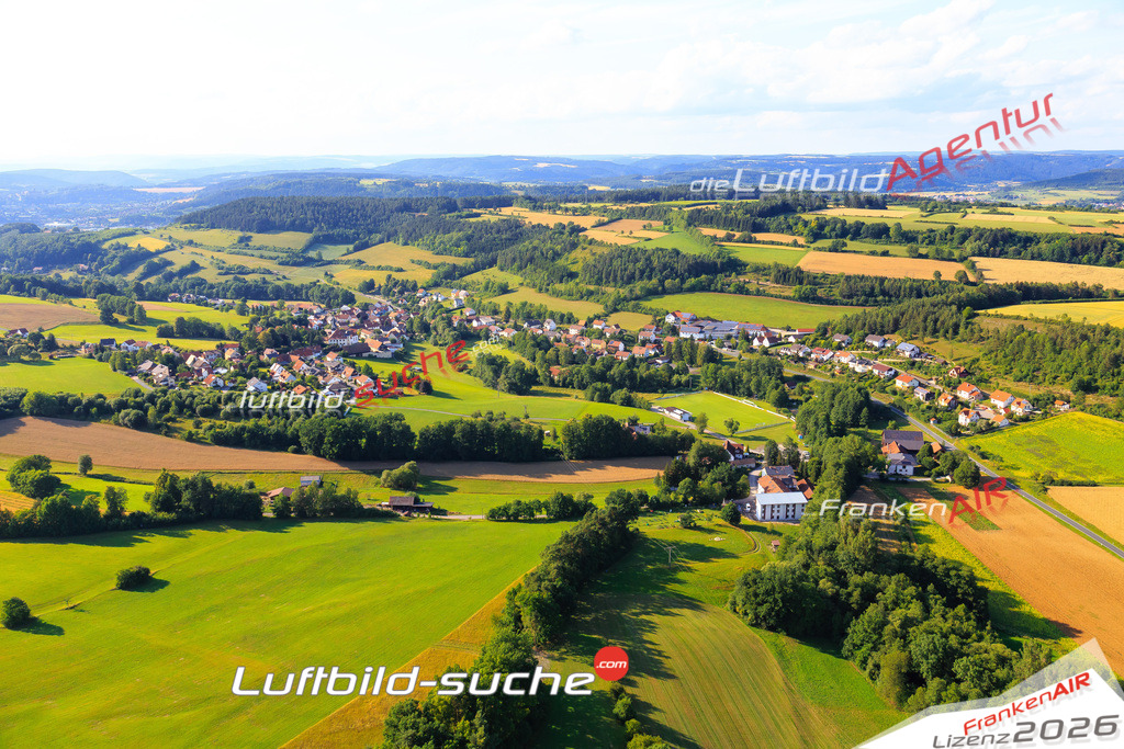 Die Luftaufnahme Vorderstoecken - Kronach wurde vom UL-Flugzeug (keine Drohne) aus fotografiert.Hohe Druck- Auflösung-die Geschenkidee!