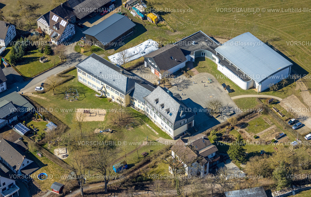 Sundern250304628 | Luftbild, Kath. Grundschule Hellefeldund Sporthalle, Hellefeld, Sundern, Sauerland, Nordrhein-Westfalen, Deutschland
