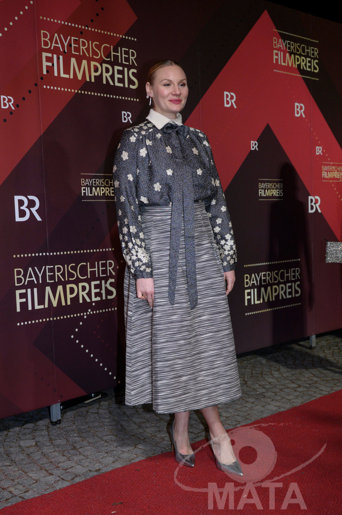 _DWI5265 | Rosalie Thomass bei der Verleihung des 47. Bayerischen Filmpreises 2026  im Prinzregententheater. München, Deutschland. Der Bayerische Filmpreis wird seit 1979 von der Bayerischen Staatsregierung verliehen, um die Bedeutung des Kinofilms als Kulturgut herauszustellen - Realisiert mit Pictrs.com