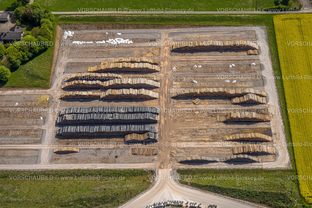 Brilon240503569 | Luftbild, Egger Holzwerkstoffe Brilon GmbH, Holzlagerplatz, Brilon, Sauerland, Nordrhein-Westfalen, Deutschland