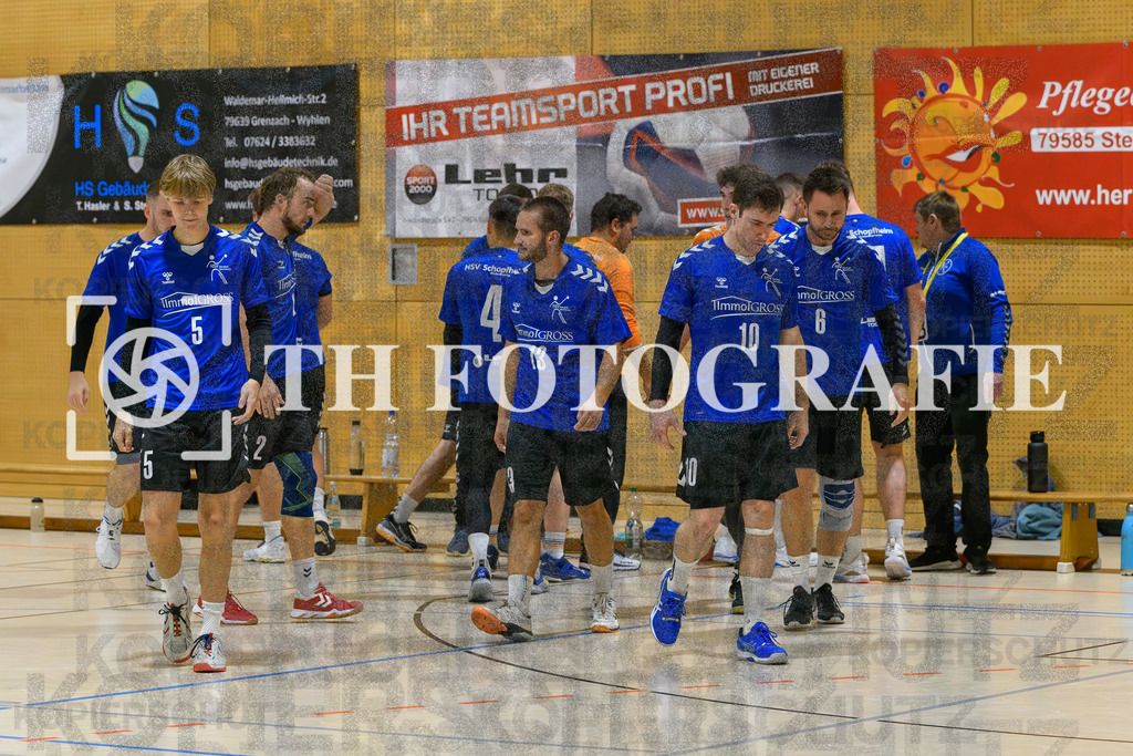 GER, SG Maulburg/Steinen - HSV Schopfheim, Handball, Landesliga, 4. Spieltag, Saison 2023/2024, 14.10.2023 | Oskar Linus Koglin (HSV Schopfheim, #05), Calvin Sigl (HSV Schopfheim, #13), Felix Wendland (HSV Schopfheim, #10), Kai Weber (HSV Schopfheim, #06)

GER, SG Maulburg/Steinen - HSV Schopfheim, Handball, Landesliga, 4. Spieltag, Saison 2023/2024, 14.10.2023

Foto: TH Fotografie/Thomas Hess