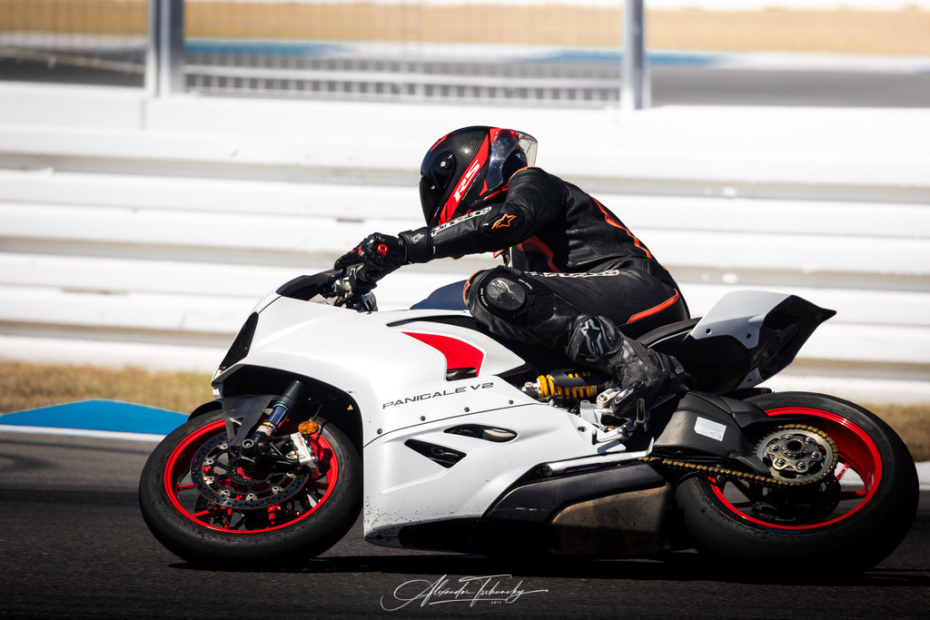 Ducati Trackday Hockenheimring 2026 | Entdecken Sie die faszinierende Welt von Alexander Tschuncky Arts: Kreative Fotografie, atemberaubende Automobilkunst und hochwertiger Bilderdruck. Lassen Sie sich inspirieren! - Realisiert mit Pictrs.com