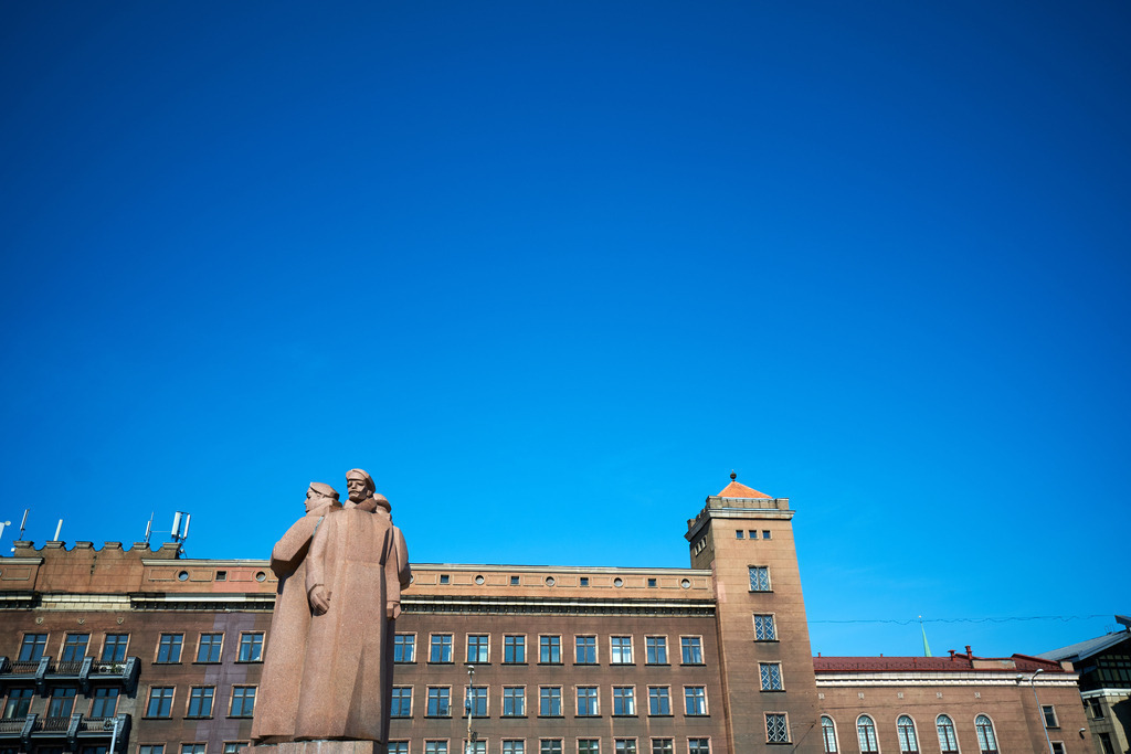 Denkmal der lettischen Schützen | Riga, Lettland - August 20, 2022: Denkmal der lettischen Schützen. - Realisiert mit Pictrs.com