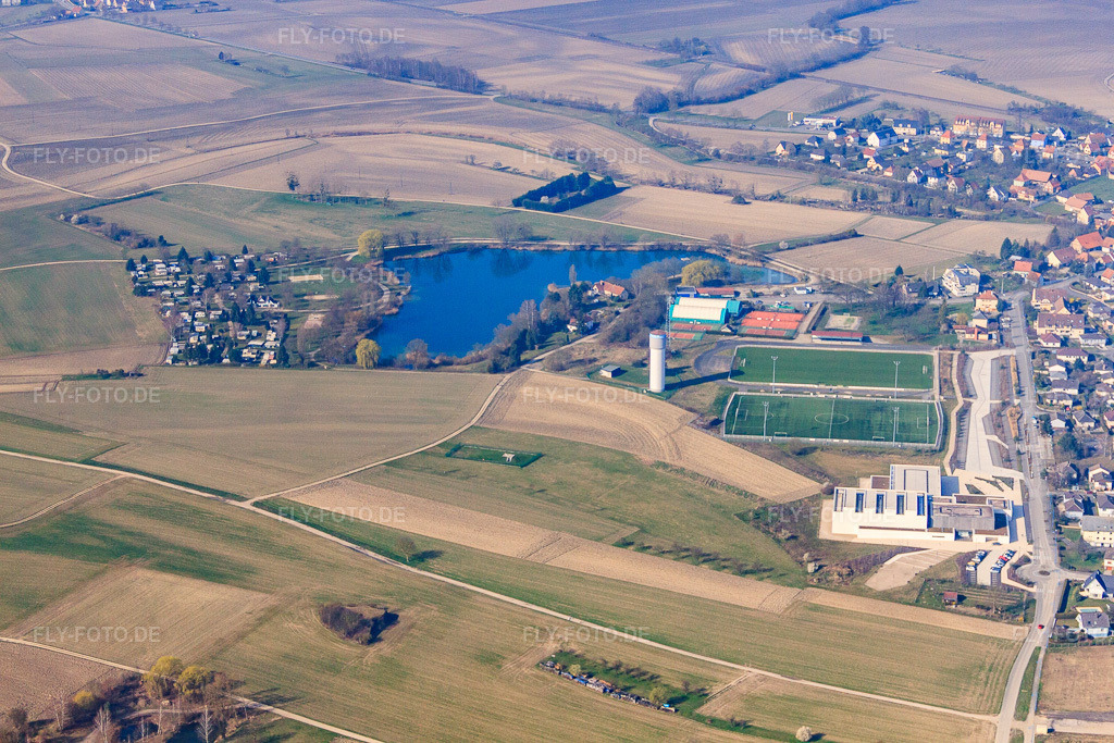 Luftbild: Zone de Loisirs / Camping in Gambsheim im Bundesland Bas-Rhin in Frankreich. – Foto: IMG_62892.jpg vom 09.03.2014 durch Werner Riehm/FLY-FOTO.de – Auflösung des Originals: 4752 x 3168 px – Zone de Loisirs / Camping - Commune de Gambsheim – Gemeinde-Campingplatz - Visit Alsace