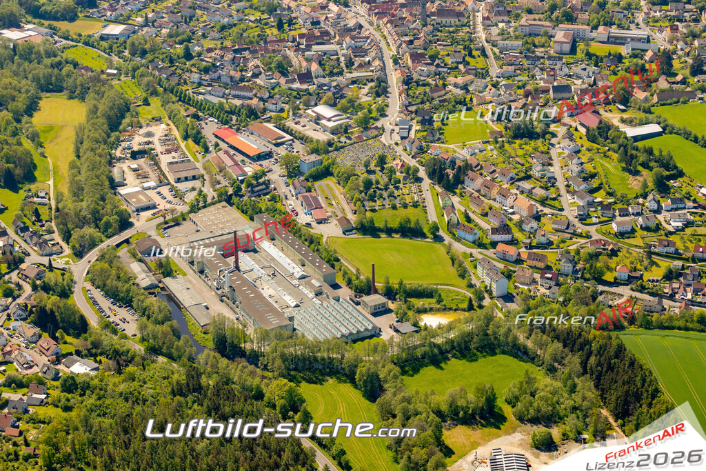 Das Luftbild zeigt :  Erbendorf - Die Luftaufnahme wurde 2024 vom UL-Flugzeug aus erstellt ( keine Drohne ) - Hochauflösende Luftaufnahme - Für grossformatige Ausdrucke geeignet. Die Geschenkidee !Mit Lizenz und Bildrechte bestellbar
